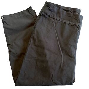Women’s Capri Cropped Black Pants Stretchy size 16